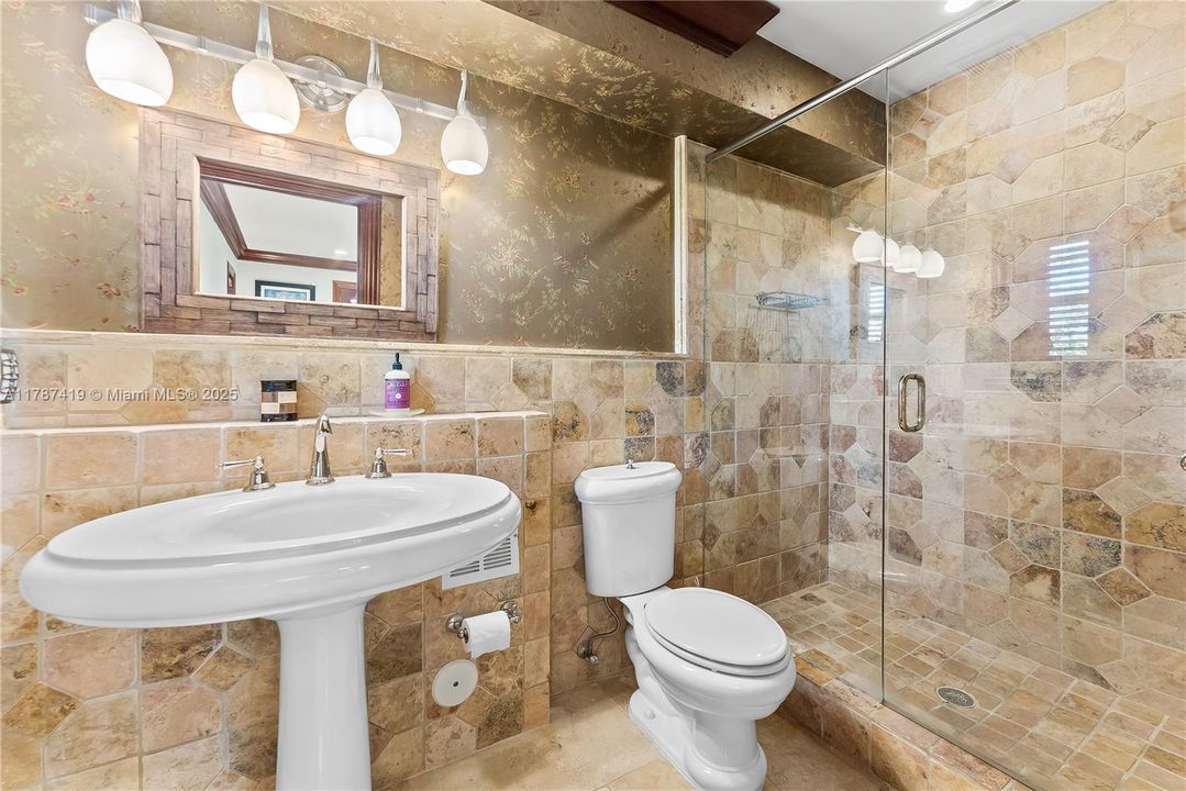 For Sale: $7,000,000 (5 beds, 5 baths, 5845 Square Feet)