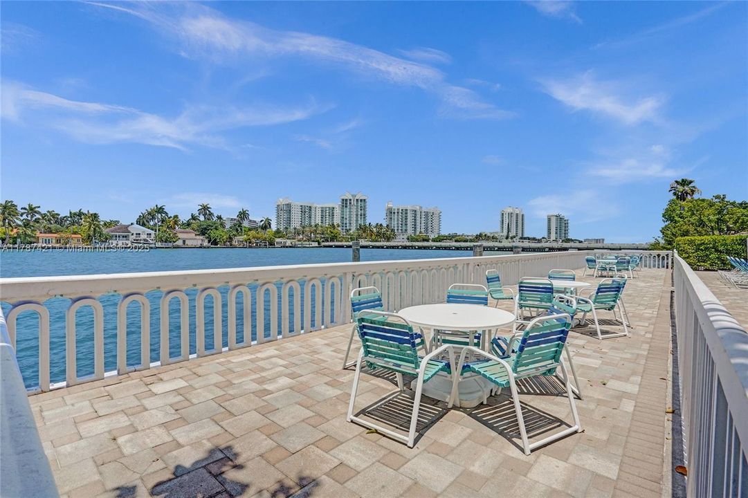 Recently Sold: $225,500 (1 beds, 1 baths, 817 Square Feet)