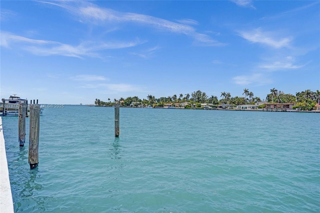 Recently Sold: $225,500 (1 beds, 1 baths, 817 Square Feet)