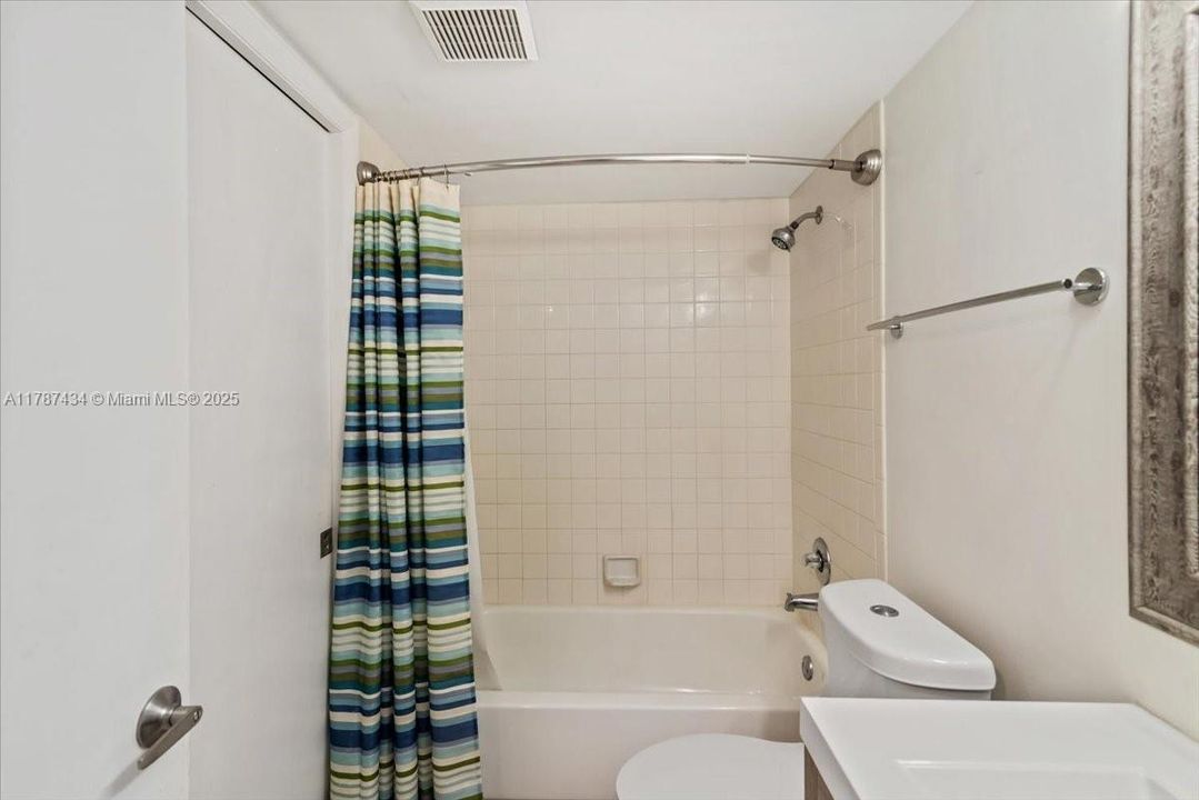 最近售出: $225,000 (2 贝兹, 2 浴室, 933 平方英尺)