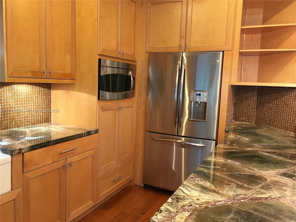 Недавно продано: $899,000 (2 спален, 2 ванн, 1669 Квадратных фут)