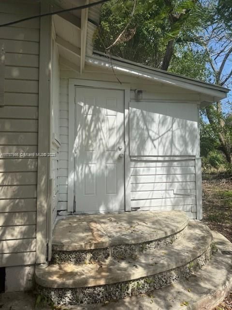 Recently Sold: $1,390,000 (4 beds, 3 baths, 2552 Square Feet)