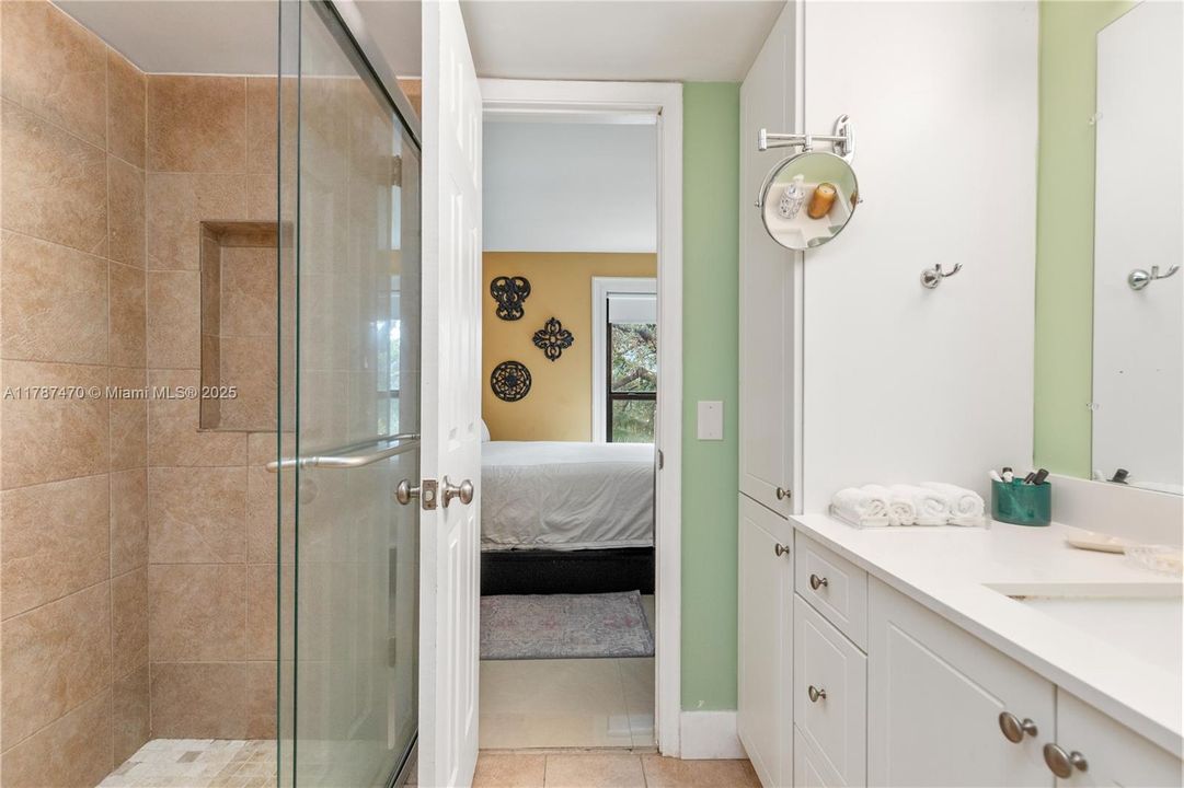 For Sale: $269,000 (2 beds, 1 baths, 1040 Square Feet)