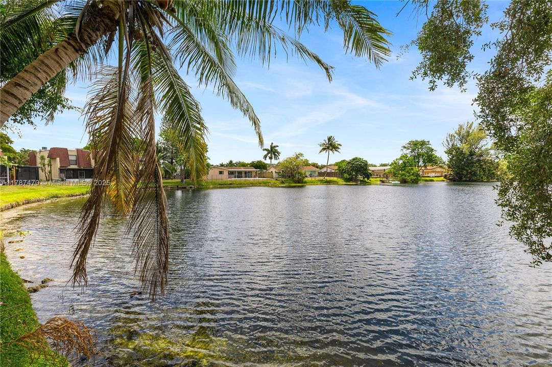 For Sale: $269,000 (2 beds, 1 baths, 1040 Square Feet)