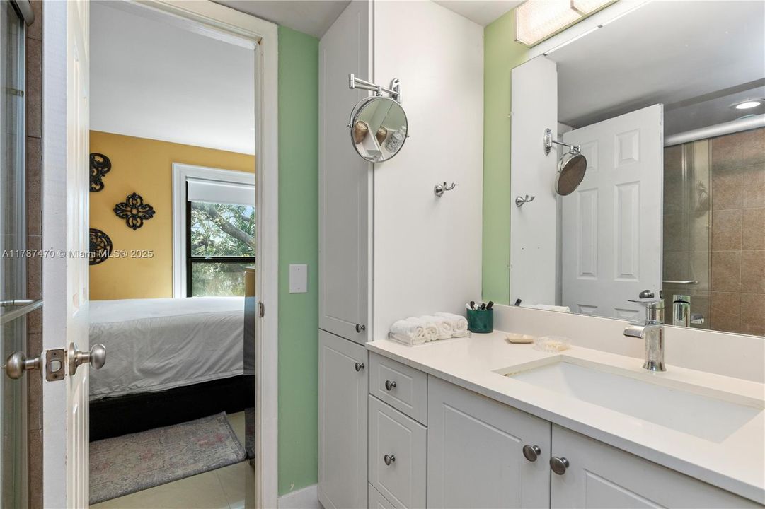 For Sale: $269,000 (2 beds, 1 baths, 1040 Square Feet)