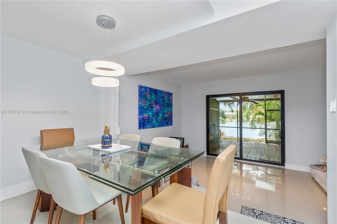 For Sale: $269,000 (2 beds, 1 baths, 1040 Square Feet)