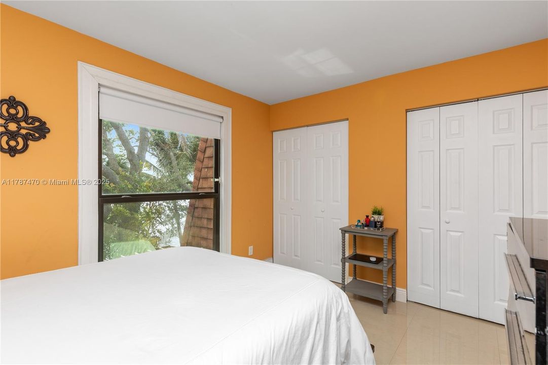 For Sale: $269,000 (2 beds, 1 baths, 1040 Square Feet)