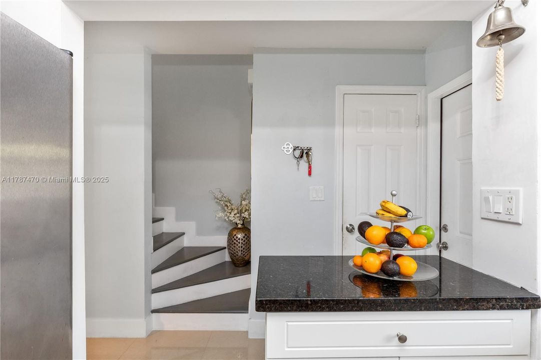 For Sale: $269,000 (2 beds, 1 baths, 1040 Square Feet)