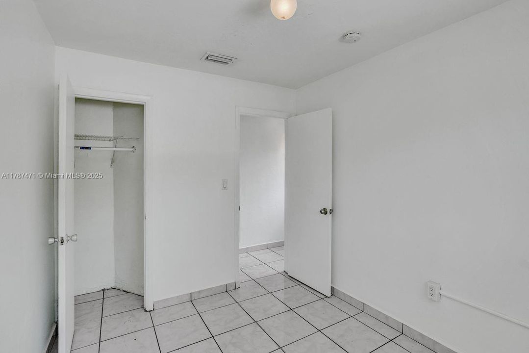 Vendido Recientemente: $499,500 (4 camas, 2 baños, 955 Pies cuadrados)