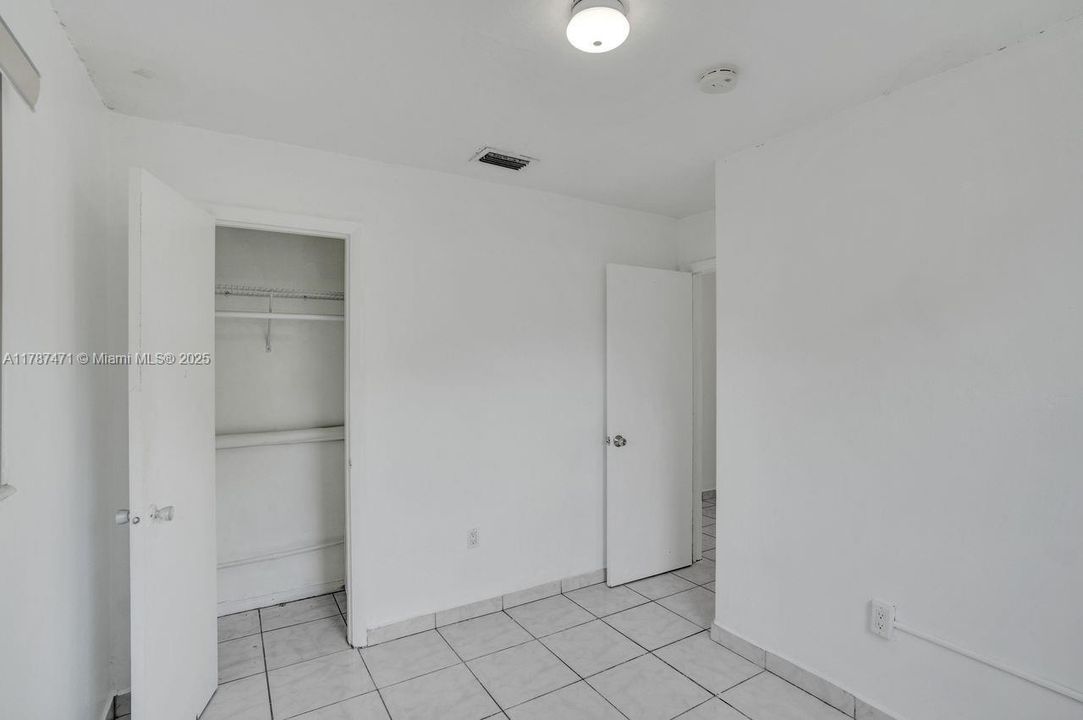 Vendido Recientemente: $499,500 (4 camas, 2 baños, 955 Pies cuadrados)