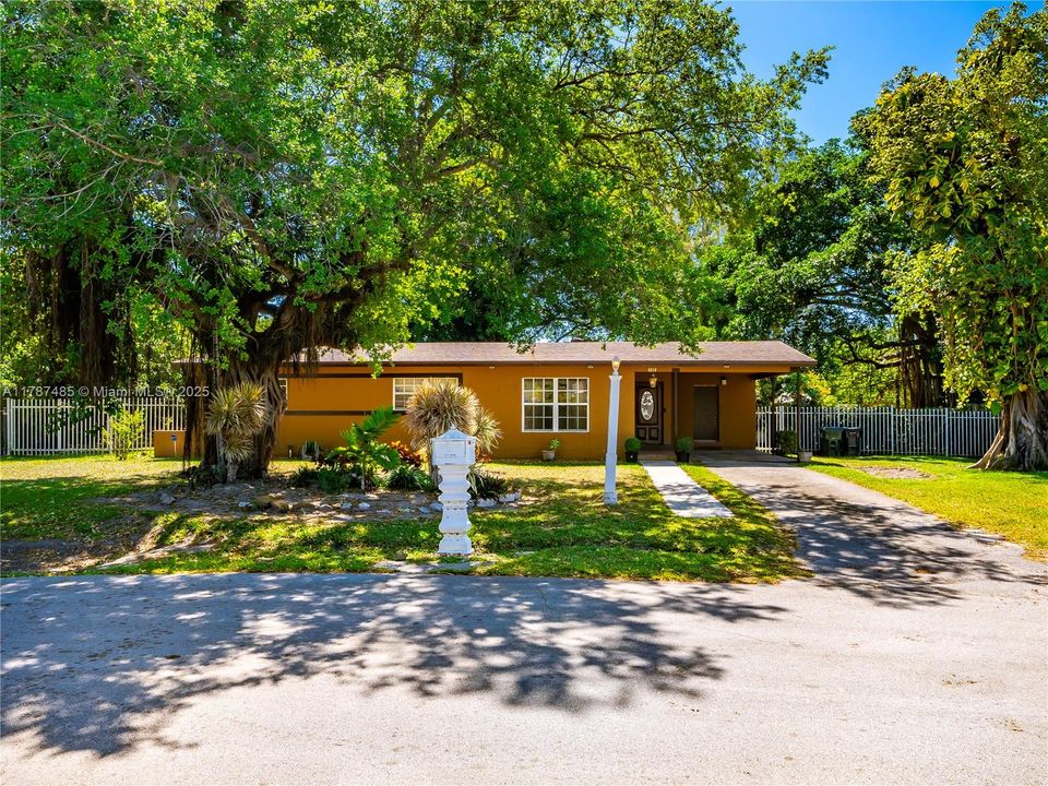 Vendido Recientemente: $895,000 (3 camas, 2 baños, 1524 Pies cuadrados)