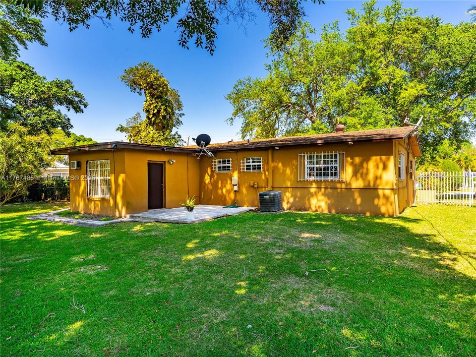 Vendido Recientemente: $895,000 (3 camas, 2 baños, 1524 Pies cuadrados)