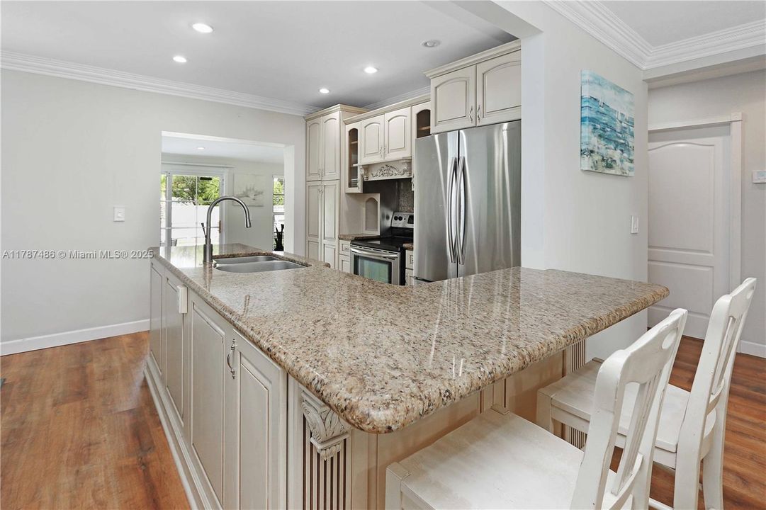 Recently Sold: $649,000 (3 beds, 2 baths, 1610 Square Feet)