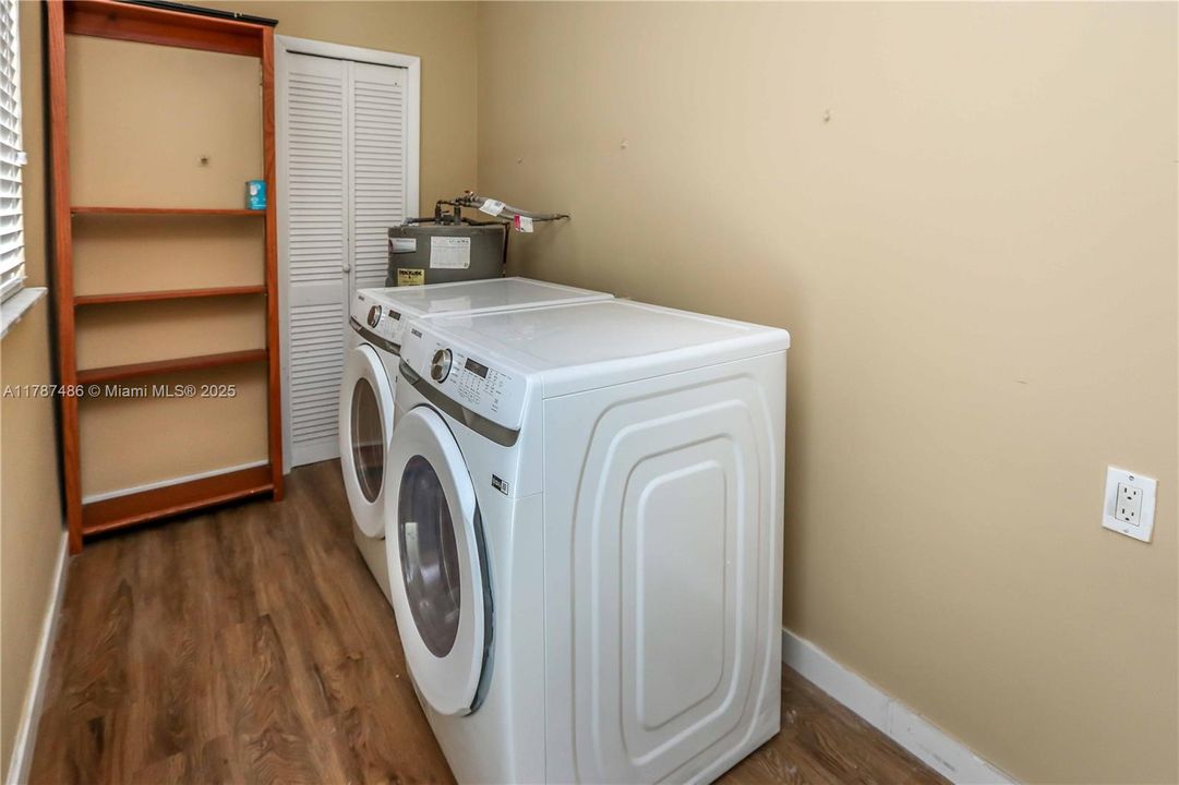 Recently Sold: $649,000 (3 beds, 2 baths, 1610 Square Feet)