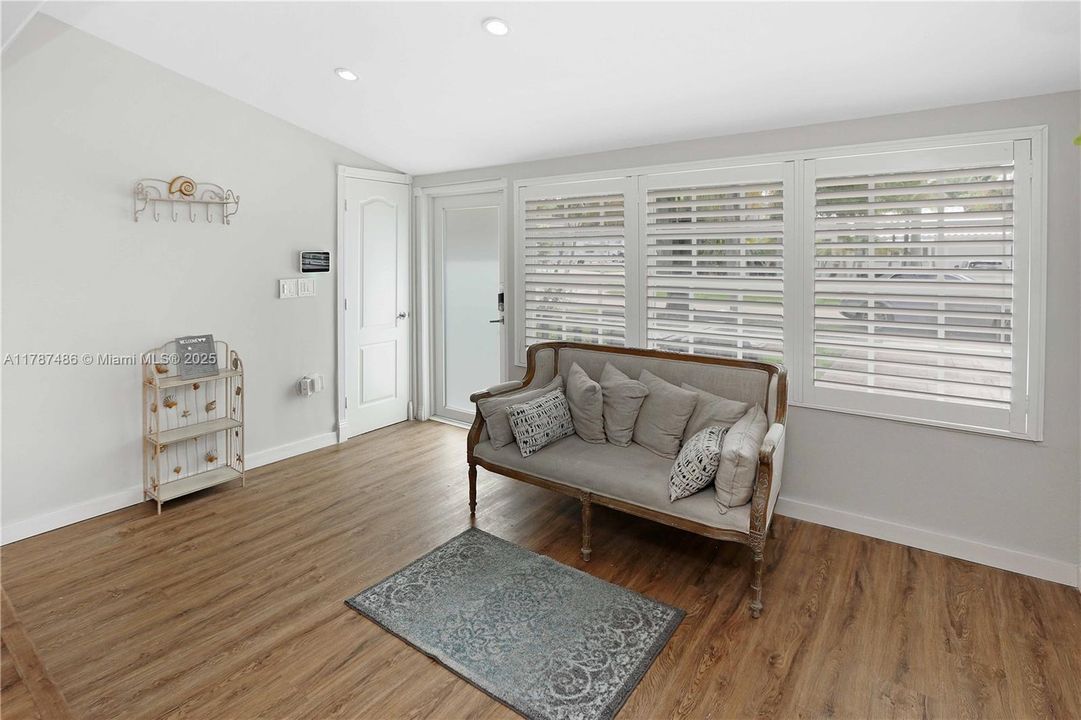 Recently Sold: $649,000 (3 beds, 2 baths, 1610 Square Feet)