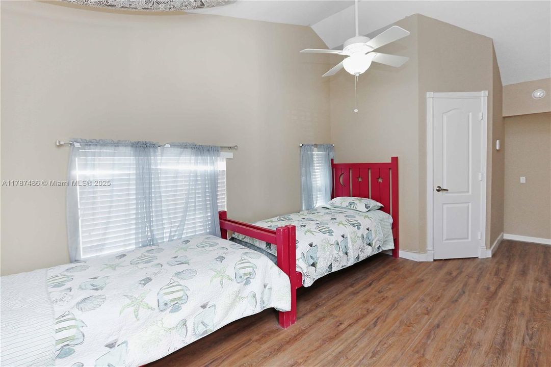 Recently Sold: $649,000 (3 beds, 2 baths, 1610 Square Feet)