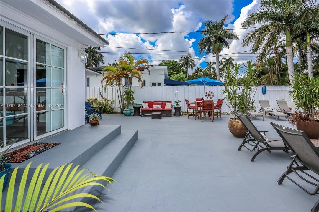 Recently Sold: $649,000 (3 beds, 2 baths, 1610 Square Feet)