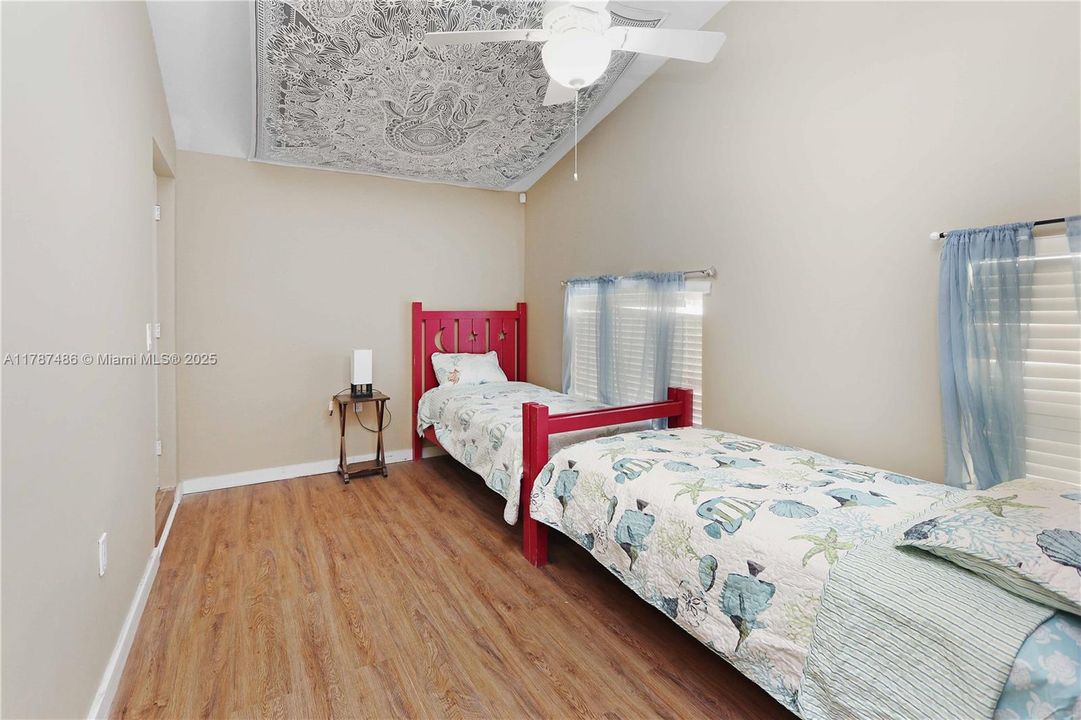 Recently Sold: $649,000 (3 beds, 2 baths, 1610 Square Feet)