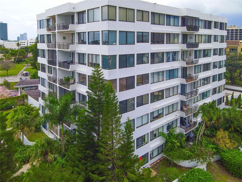 待售: $230,000 (2 贝兹, 2 浴室, 996 平方英尺)