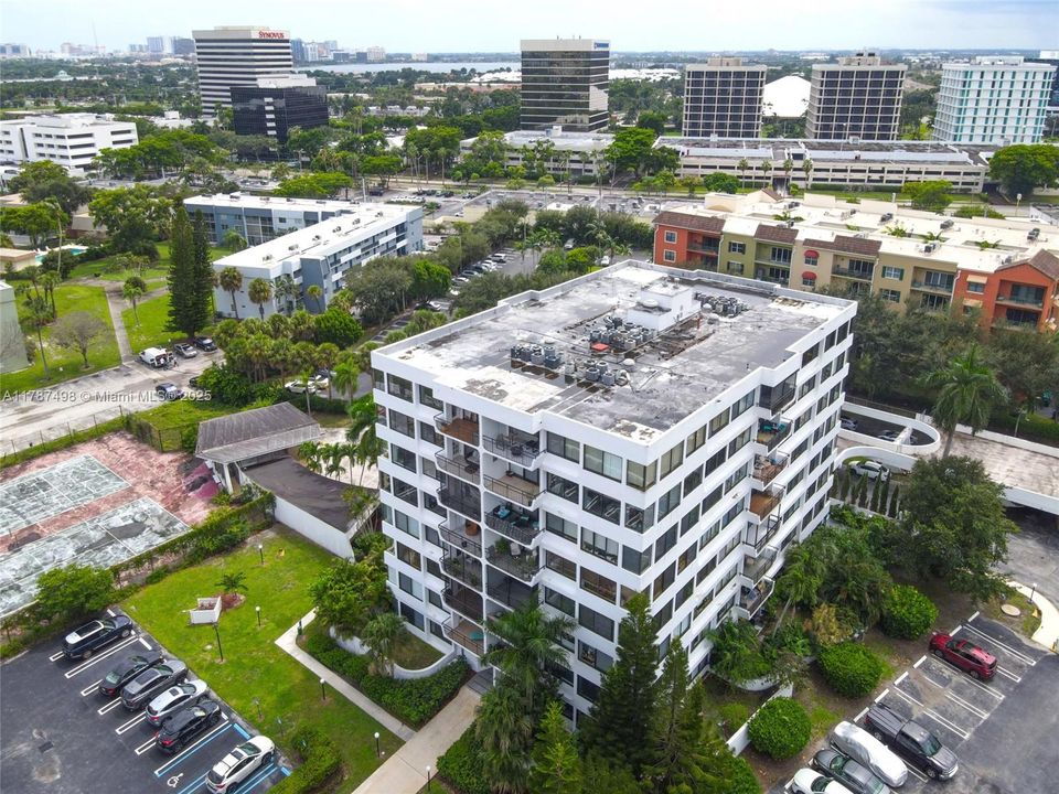 待售: $230,000 (2 贝兹, 2 浴室, 996 平方英尺)