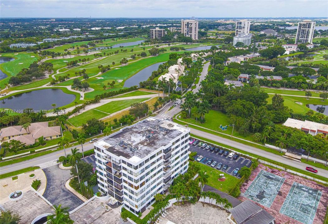 待售: $230,000 (2 贝兹, 2 浴室, 996 平方英尺)