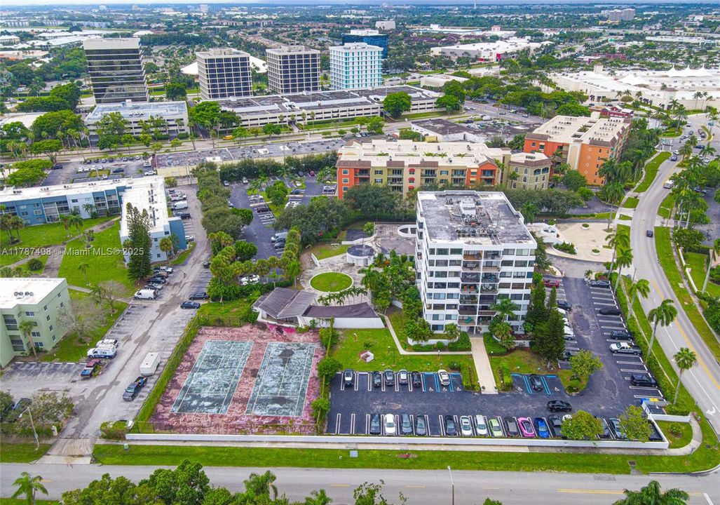 待售: $230,000 (2 贝兹, 2 浴室, 996 平方英尺)