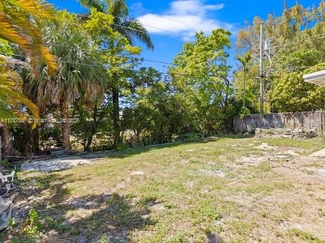 Recently Sold: $450,000 (3 beds, 2 baths, 1038 Square Feet)