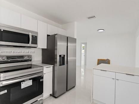 Recently Sold: $450,000 (3 beds, 2 baths, 1038 Square Feet)