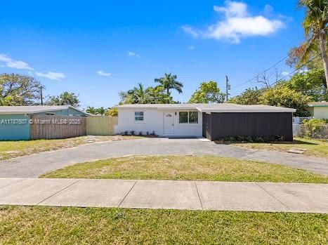 Recently Sold: $450,000 (3 beds, 2 baths, 1038 Square Feet)