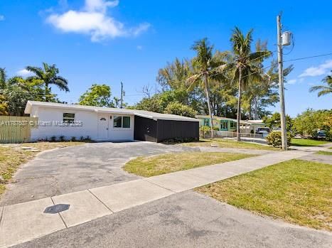 Recently Sold: $450,000 (3 beds, 2 baths, 1038 Square Feet)