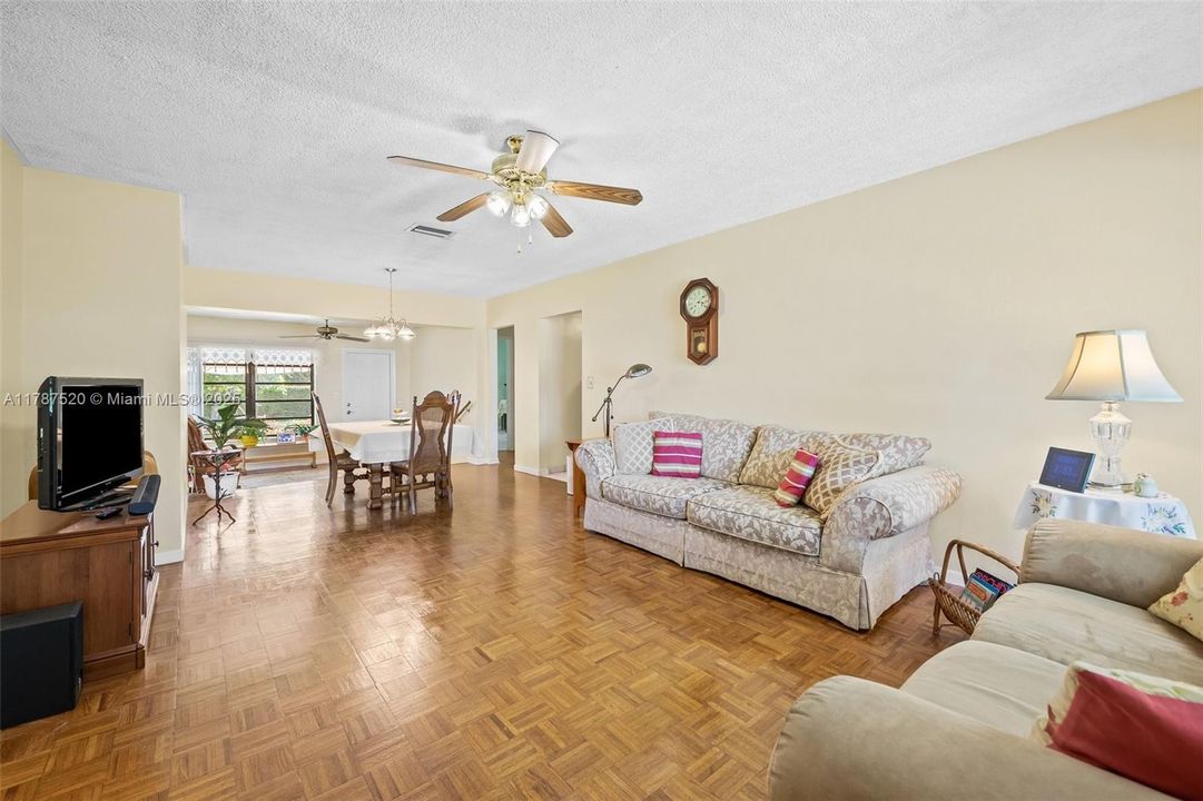 Recently Sold: $629,999 (3 beds, 2 baths, 1426 Square Feet)