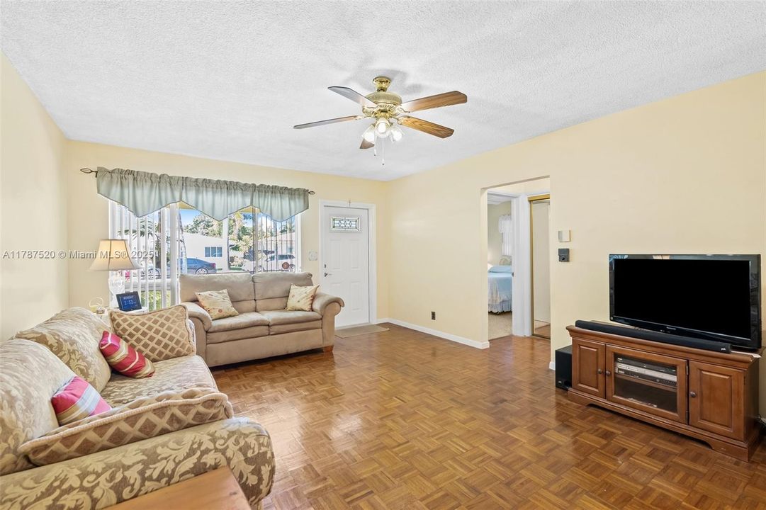 Recently Sold: $629,999 (3 beds, 2 baths, 1426 Square Feet)