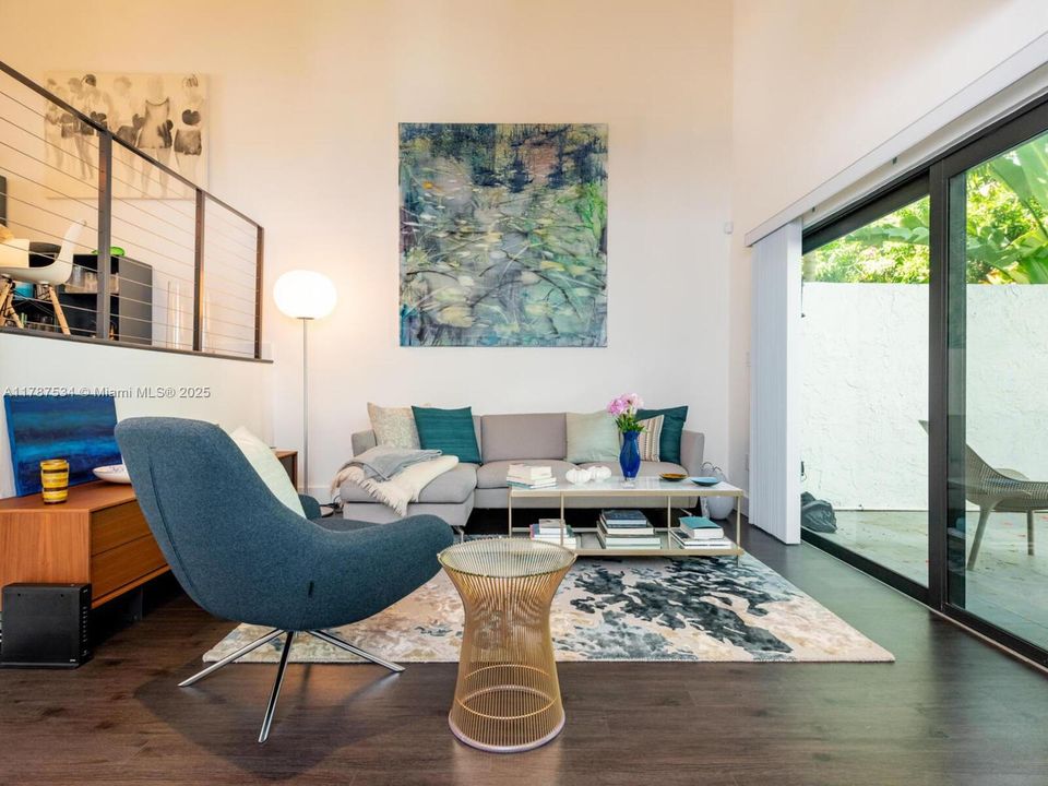 Recently Sold: $1,245,000 (2 beds, 2 baths, 1380 Square Feet)