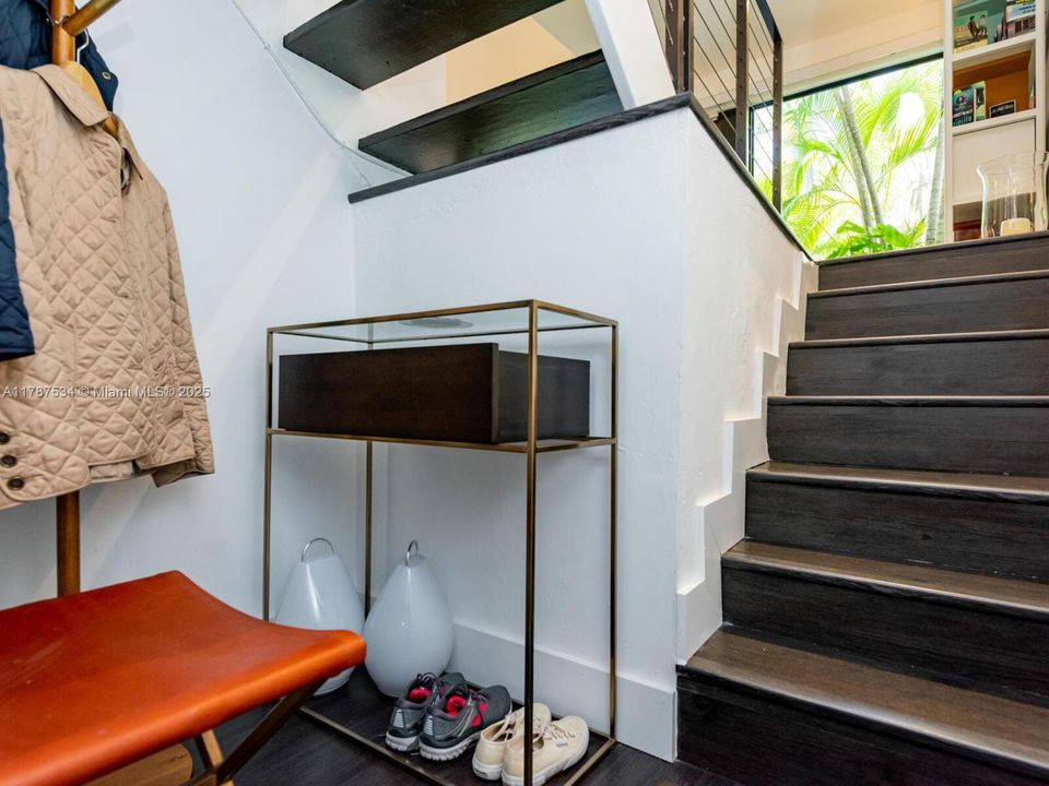 Recently Sold: $1,245,000 (2 beds, 2 baths, 1380 Square Feet)