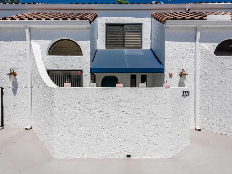 Recently Sold: $1,245,000 (2 beds, 2 baths, 1380 Square Feet)