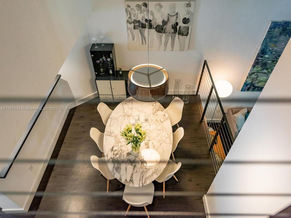 Recently Sold: $1,245,000 (2 beds, 2 baths, 1380 Square Feet)