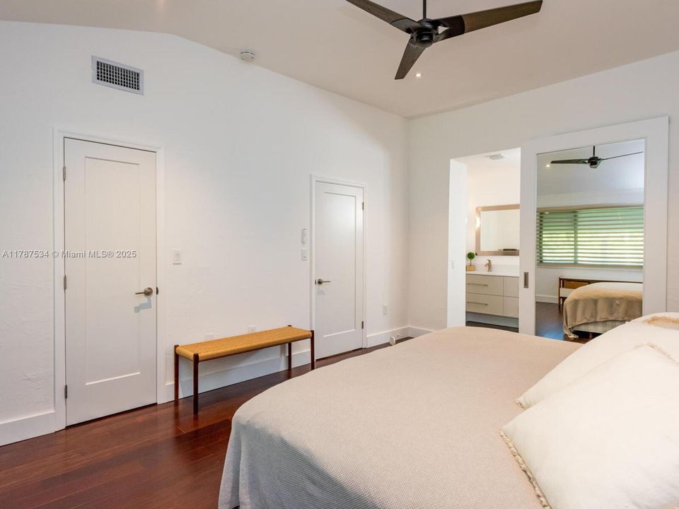 Recently Sold: $1,245,000 (2 beds, 2 baths, 1380 Square Feet)