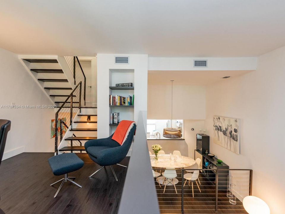Recently Sold: $1,245,000 (2 beds, 2 baths, 1380 Square Feet)
