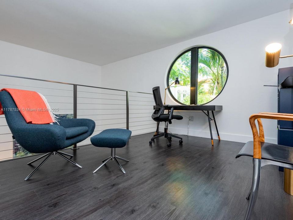 Recently Sold: $1,245,000 (2 beds, 2 baths, 1380 Square Feet)
