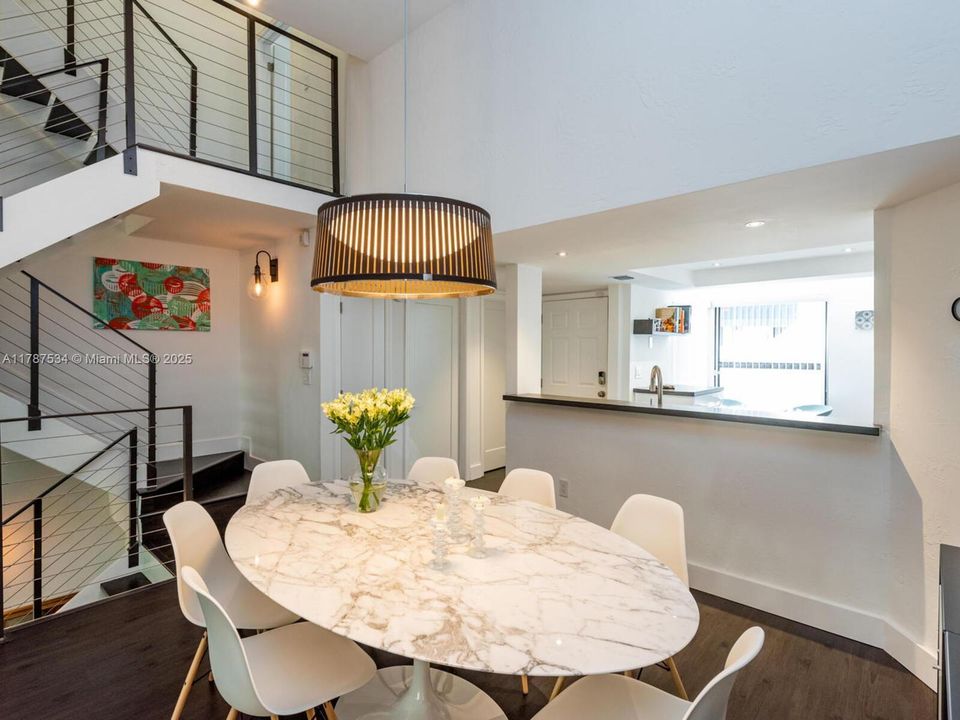 Recently Sold: $1,245,000 (2 beds, 2 baths, 1380 Square Feet)