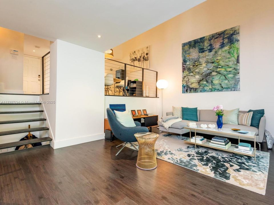 Recently Sold: $1,245,000 (2 beds, 2 baths, 1380 Square Feet)