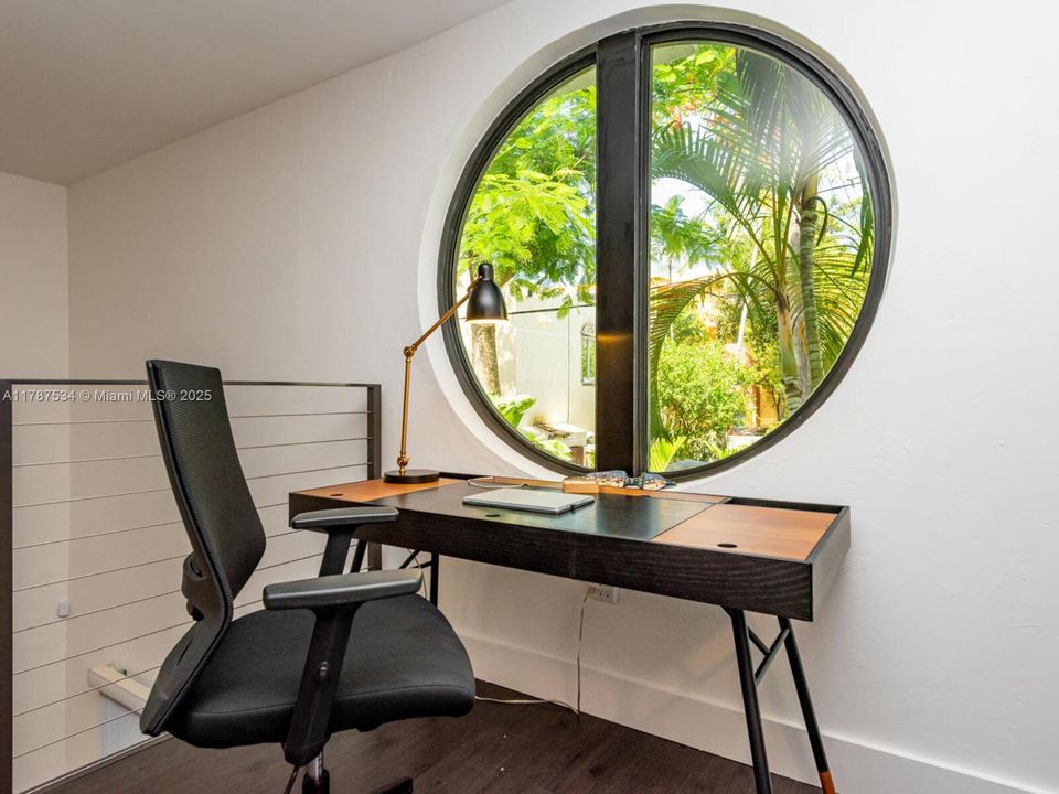 Recently Sold: $1,245,000 (2 beds, 2 baths, 1380 Square Feet)