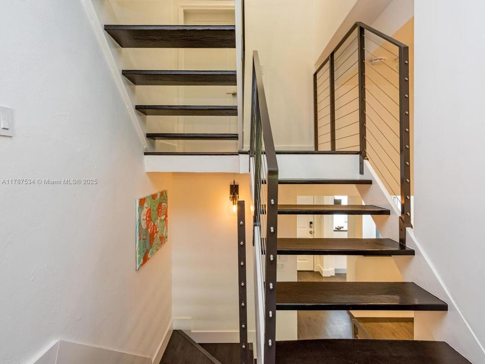 Recently Sold: $1,245,000 (2 beds, 2 baths, 1380 Square Feet)