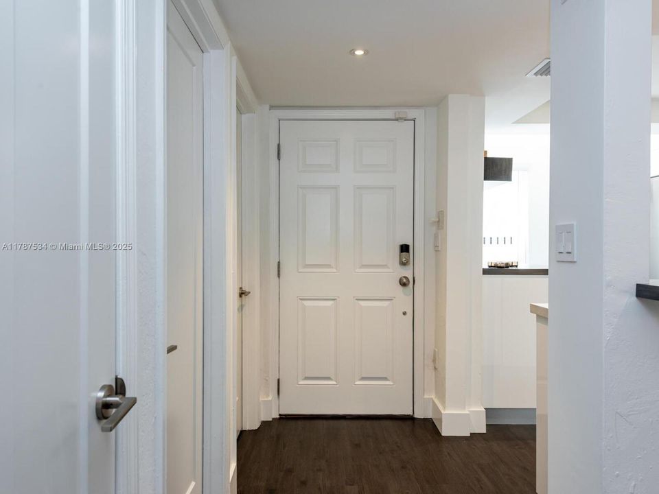 Recently Sold: $1,245,000 (2 beds, 2 baths, 1380 Square Feet)