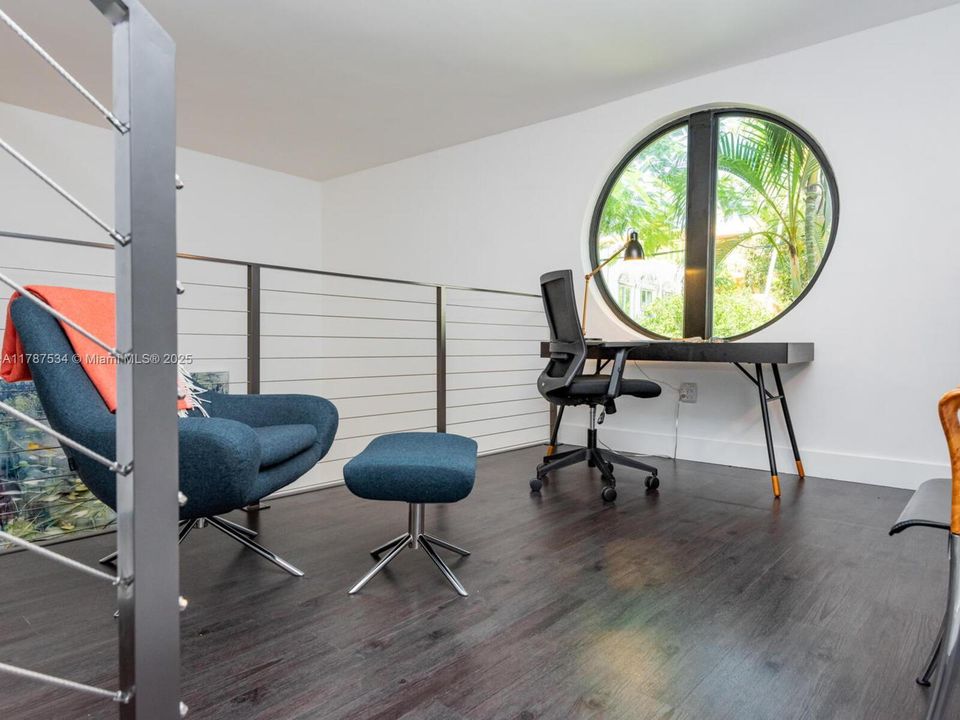 Recently Sold: $1,245,000 (2 beds, 2 baths, 1380 Square Feet)