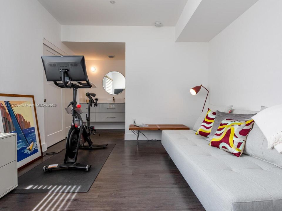 Recently Sold: $1,245,000 (2 beds, 2 baths, 1380 Square Feet)