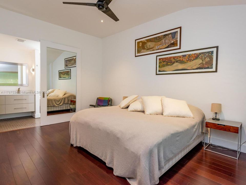 Recently Sold: $1,245,000 (2 beds, 2 baths, 1380 Square Feet)