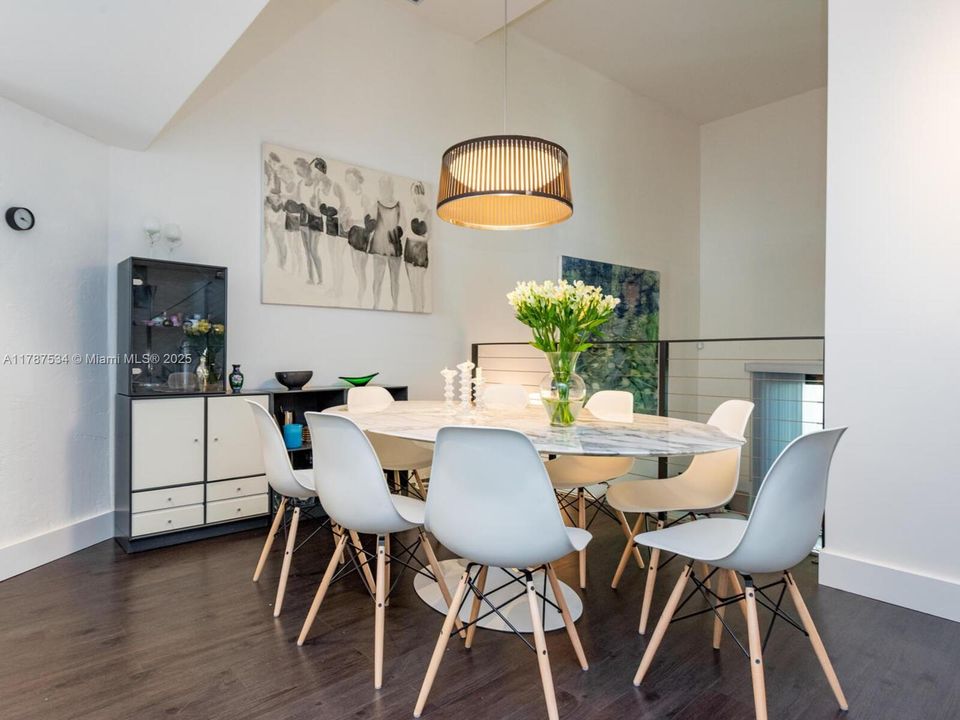 Recently Sold: $1,245,000 (2 beds, 2 baths, 1380 Square Feet)