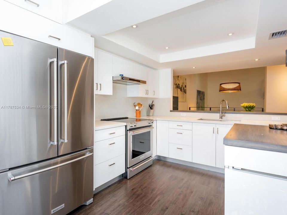 Recently Sold: $1,245,000 (2 beds, 2 baths, 1380 Square Feet)