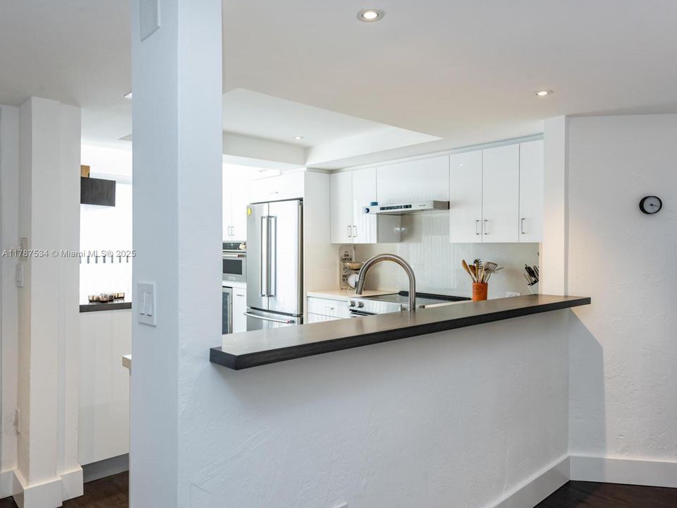 Recently Sold: $1,245,000 (2 beds, 2 baths, 1380 Square Feet)